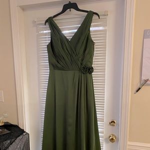 NWOT!! Beautiful jade chiffon dress